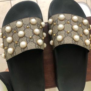 Gucci supreme pearl monogram sandals 39